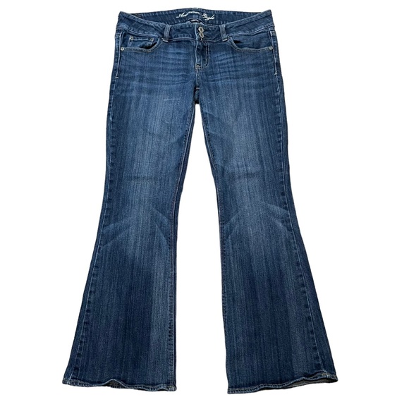 American Eagle Outfitters Denim - American Eagle Artist Flare Jeans.  Size 10 Short